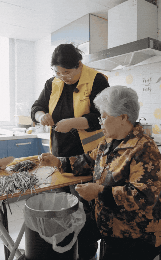 南京人的互助养老火了:陪诊、买药、上门陪聊,不花一分钱